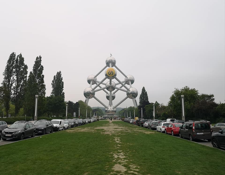 das Atomium am Stadtrand von Brüssel